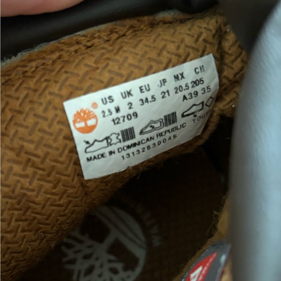 TIMBERLAND•boys 6” tan construction boots 2.5 EUC - Picture 7 of 7